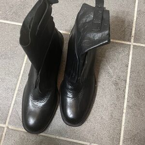 LD Tuttle women’s Sz 9 Black Leather Ankle Booties boots